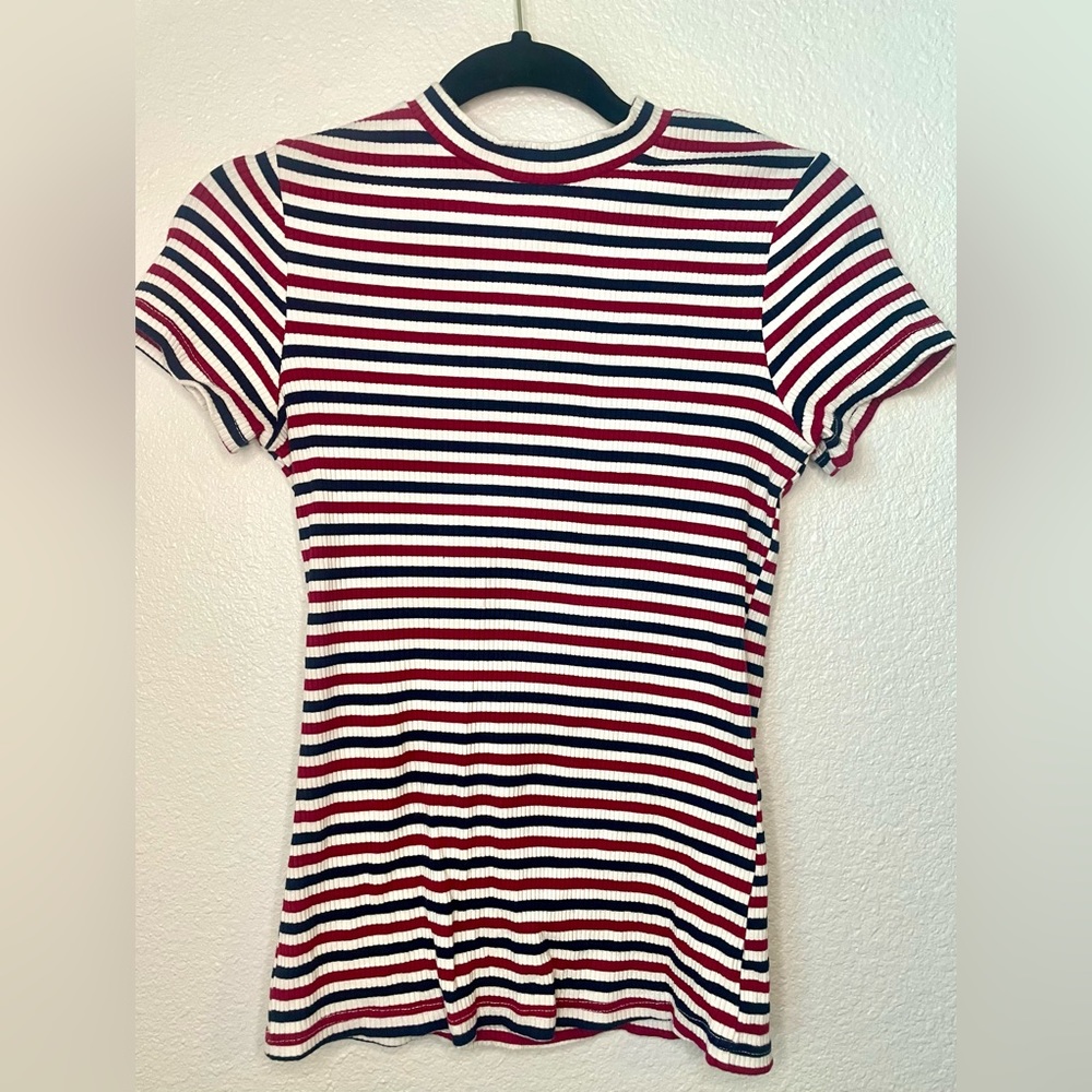 Cute red and black mock neck short sleeve knit top - sz M - Daphnea